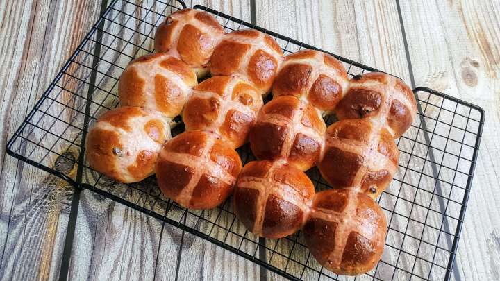 hot cross buns